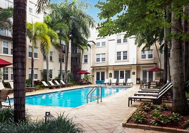 Downtown Fort Lauderdale Sole Tropical Pool Courtyard