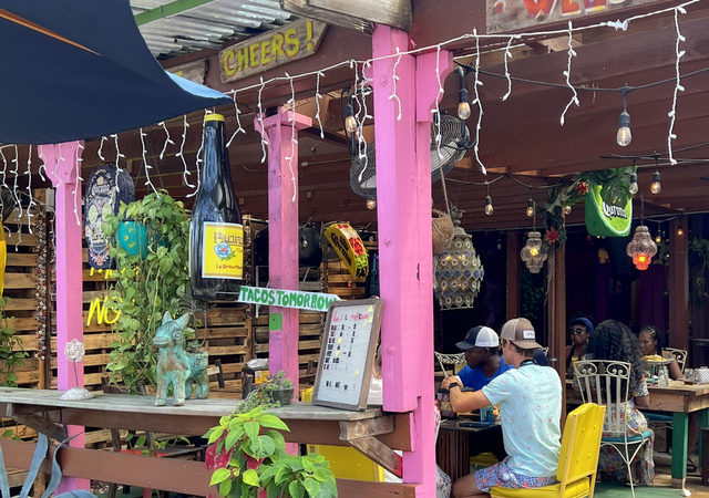 Wilton Manors Rustic Outdoor Area Dining