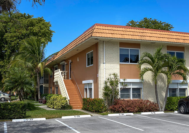 Wilton Manors Manor Grove 2 Story Condos