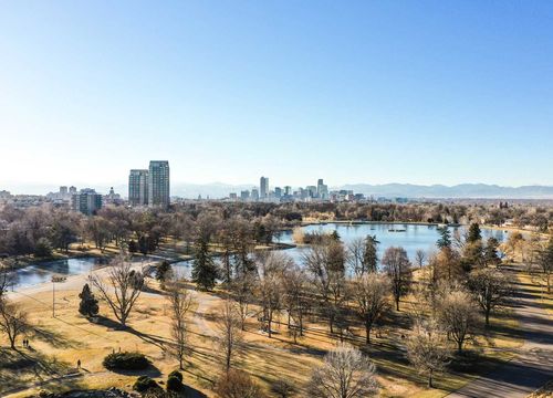 house-addicts-city-landscape-1