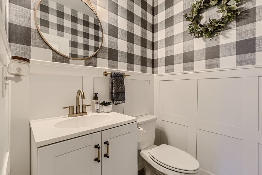 17869 E. Emilia Drive &#8211; Web Quality &#8211; 012 &#8211; 15 Bathroom