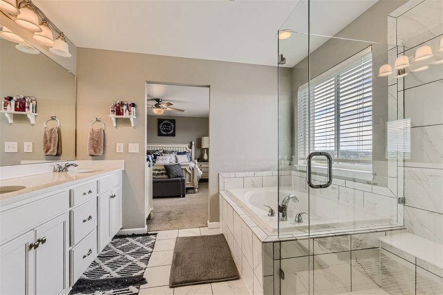 17869 E. Emilia Drive &#8211; Web Quality &#8211; 017 &#8211; 20 2nd Floor Primary Bathroom