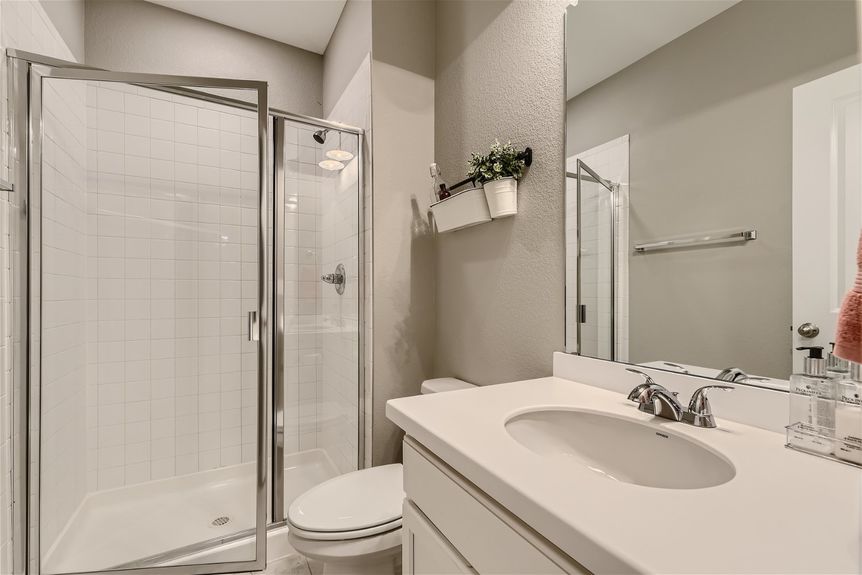 17869 E. Emilia Drive &#8211; Web Quality &#8211; 024 &#8211; 29 Lower Level Bathroom