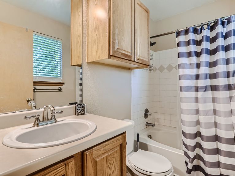 11 2nd Floor Primary Bathroom