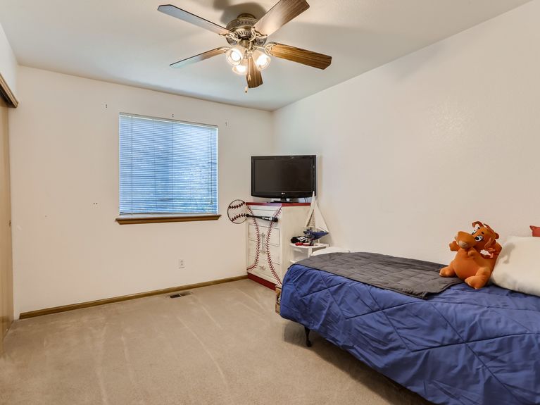 12 2nd Floor Bedroom