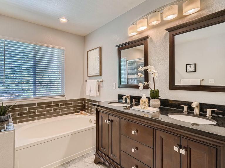 25 2nd Floor Primary Bathroom