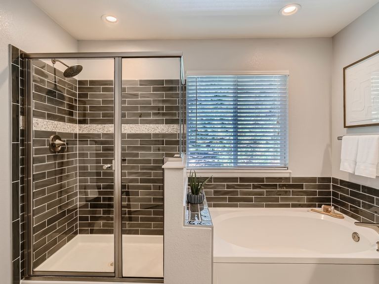 26 2nd Floor Primary Bathroom