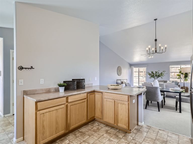 19167 E Harvard Dr &#8211; MLS Sized &#8211; 018 &#8211; 15 Kitchen