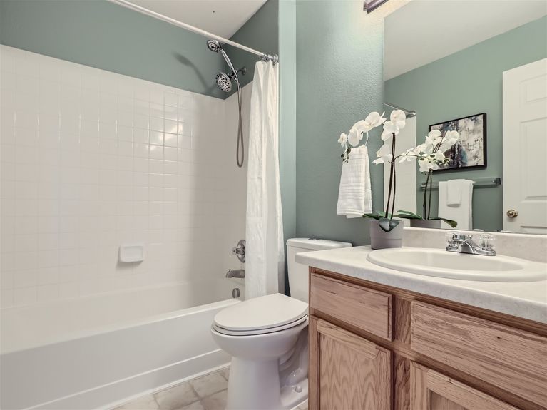 19167 E Harvard Dr &#8211; MLS Sized &#8211; 022 &#8211; 20 Primary Bathroom