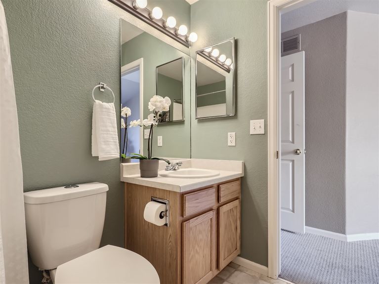 19167 E Harvard Dr &#8211; MLS Sized &#8211; 023 &#8211; 21 Primary Bathroom