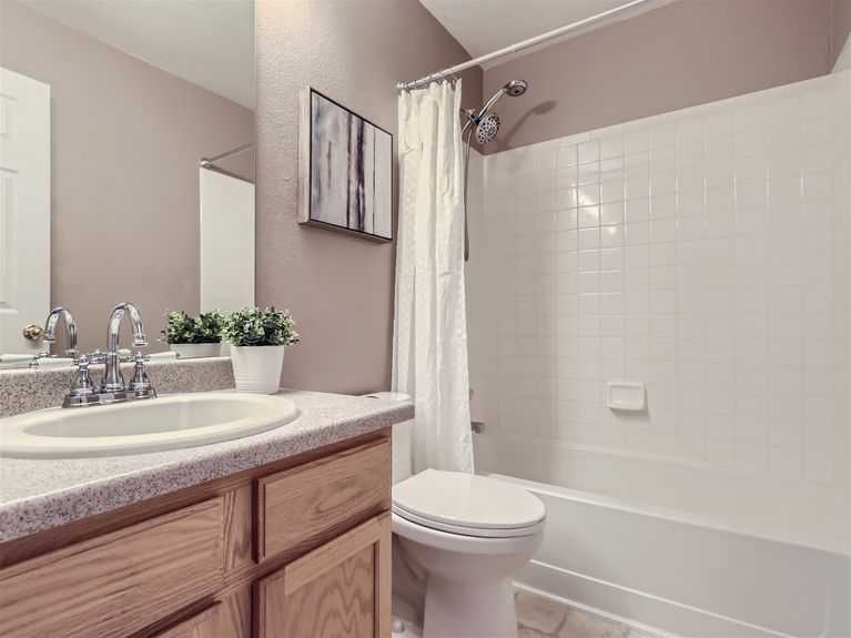 19167 E Harvard Dr &#8211; MLS Sized &#8211; 026 &#8211; 25 Bathroom