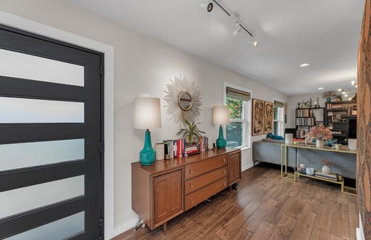 6802_Pioneer_Place_0006