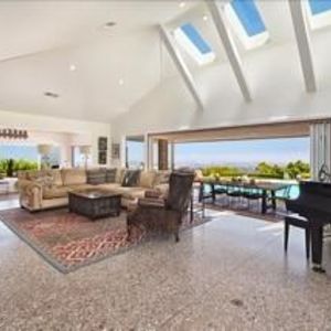 Spacious Beauty and Magnificent Views in Rolling Hills