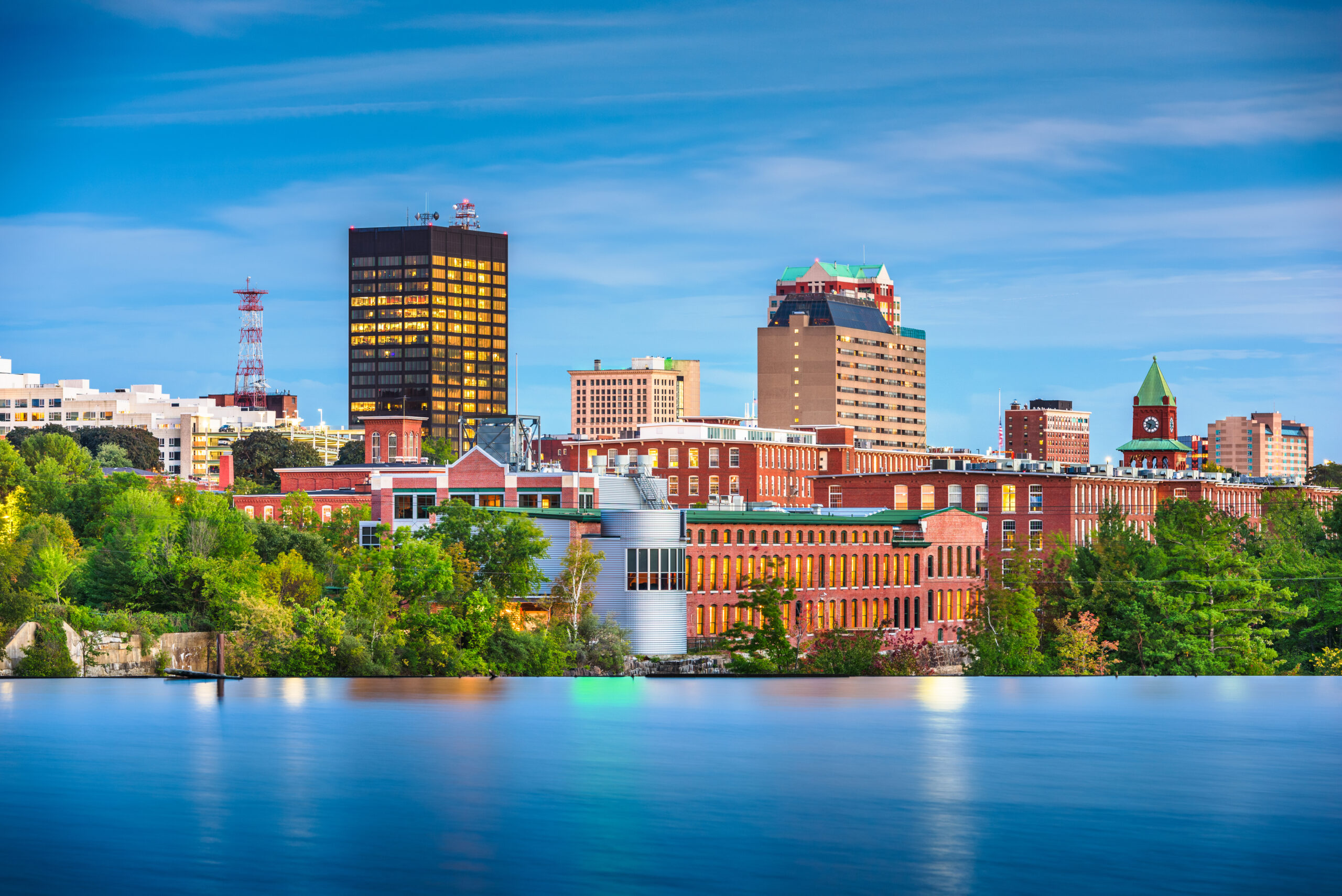 Manchester,,New,Hampshire,,Usa,Skyline,On,The,Merrimack,River,At