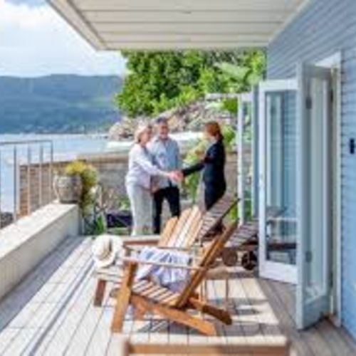 Guide to Dominating your market as a Luxury Real Estate Agent