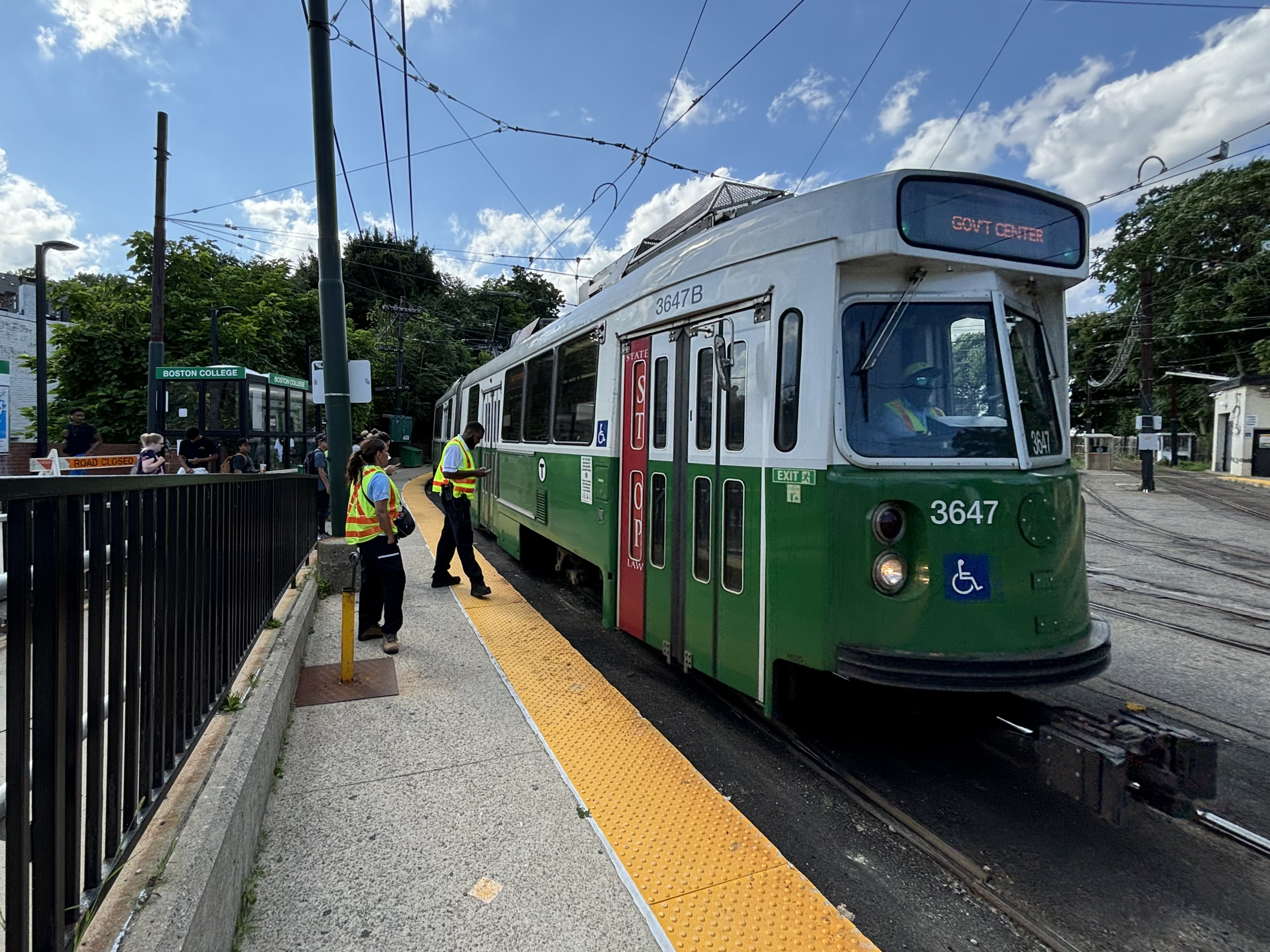 Boston_College_Eastbound_MBTA_Green_Line_Platform,_July_2024