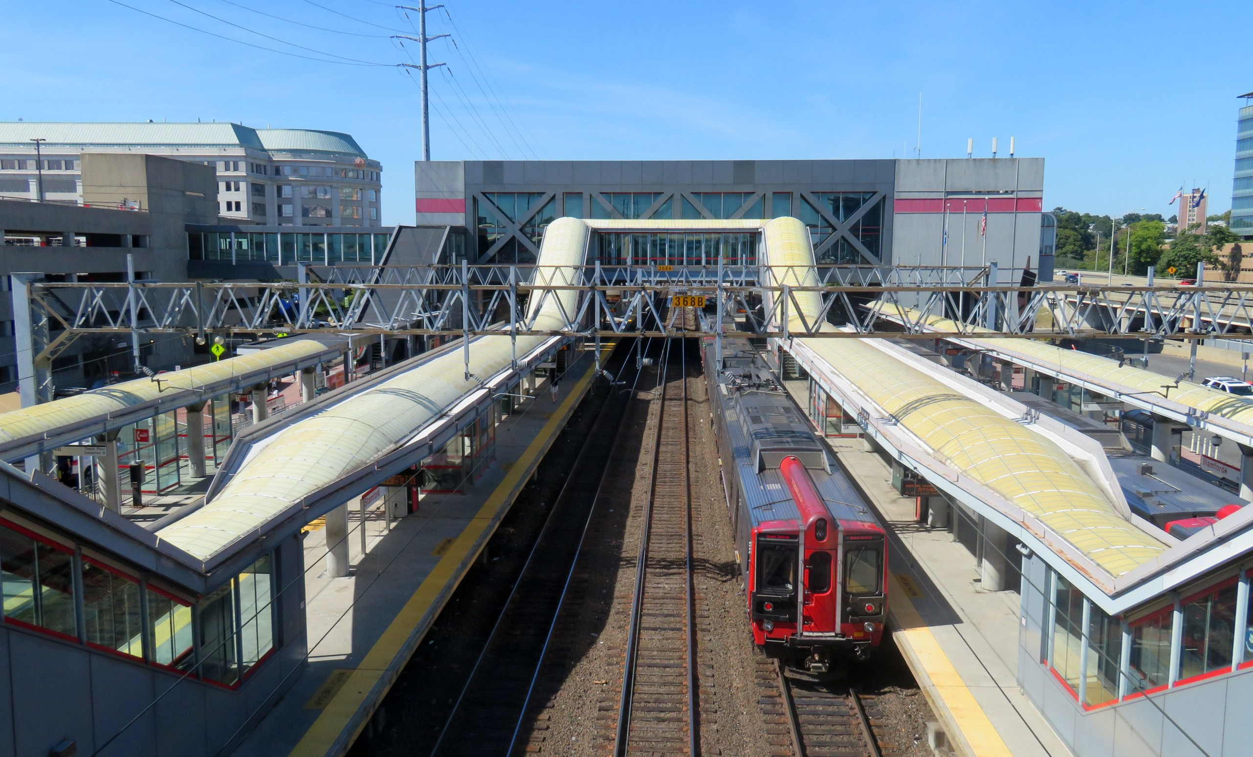 Center_tracks_and_train_at_Stamford_station_September_2018-scaled