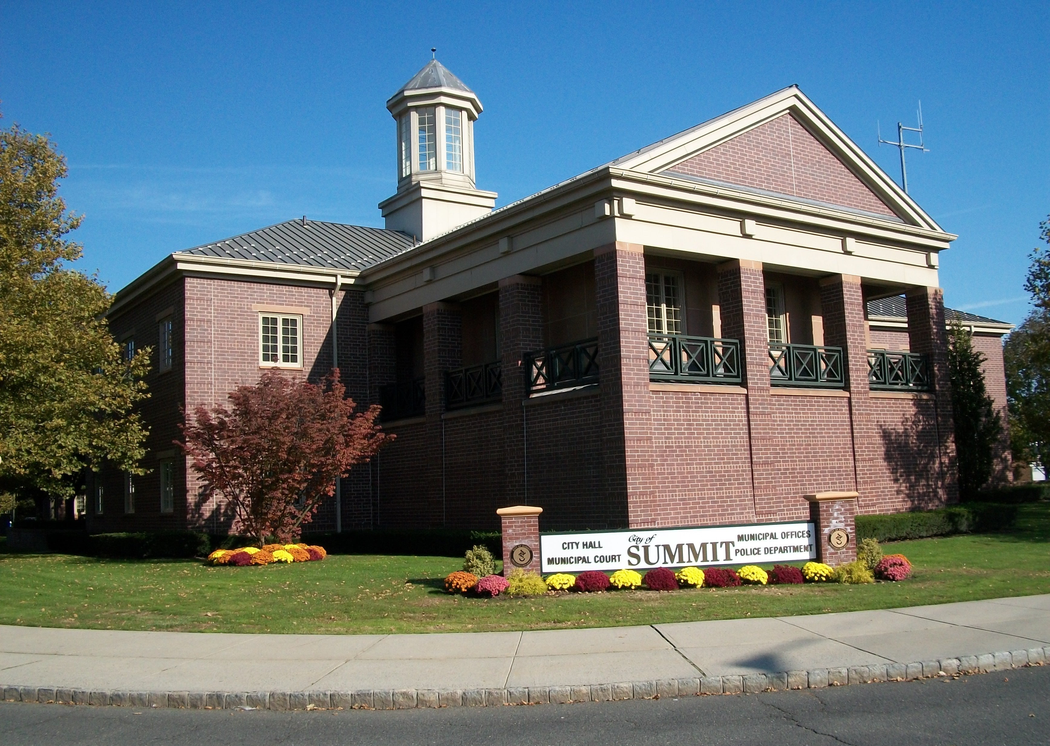 Summit-Municipal-Building-Court