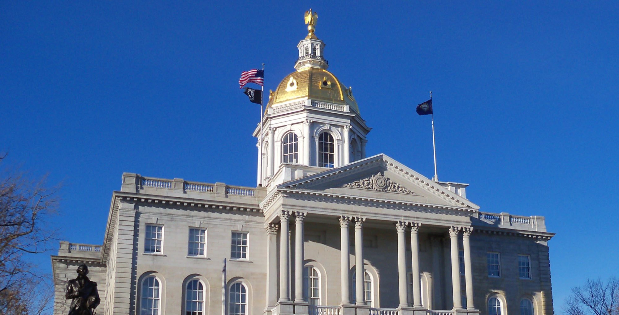 New_Hampshire_State_House_5_2000w_crop