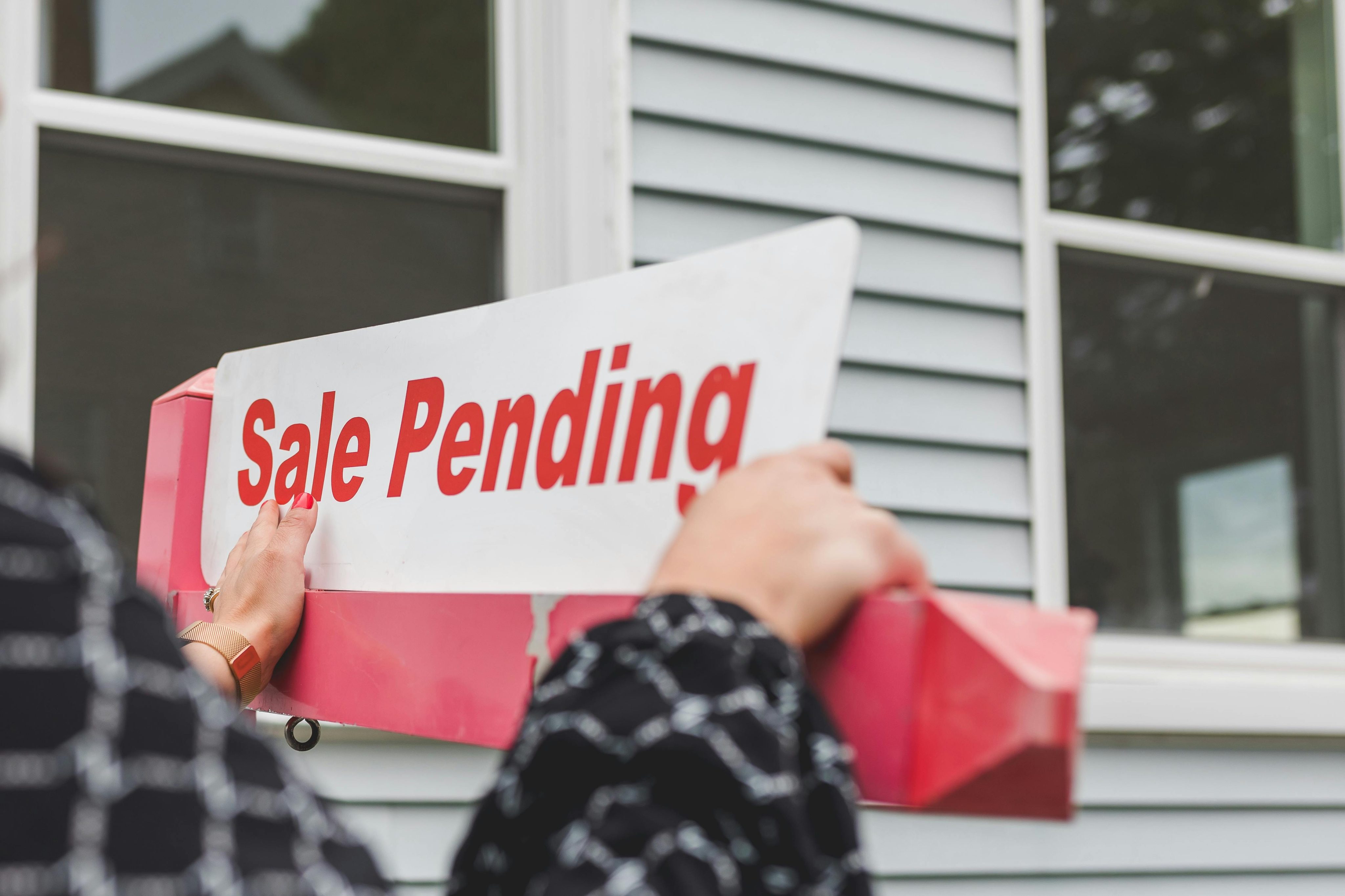 Pending Home Sales Show Surprise Strength—But Recovery Remains Uncertain