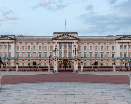 Buckingham_Palace_London_Morning_2020_01_(cropped)
