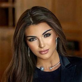 raquelle-headshot-non-transparent-