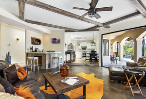 Beautiful living room in Saratoga Estates