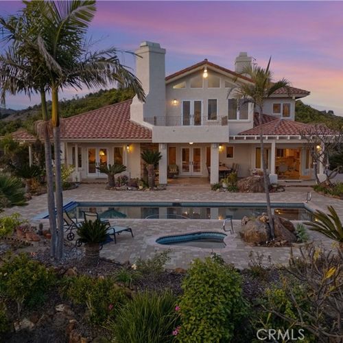 48725 Via Vaquero: Sprawling Estate Seeks Nature-Loving Owner in Temecula (20 Acres)