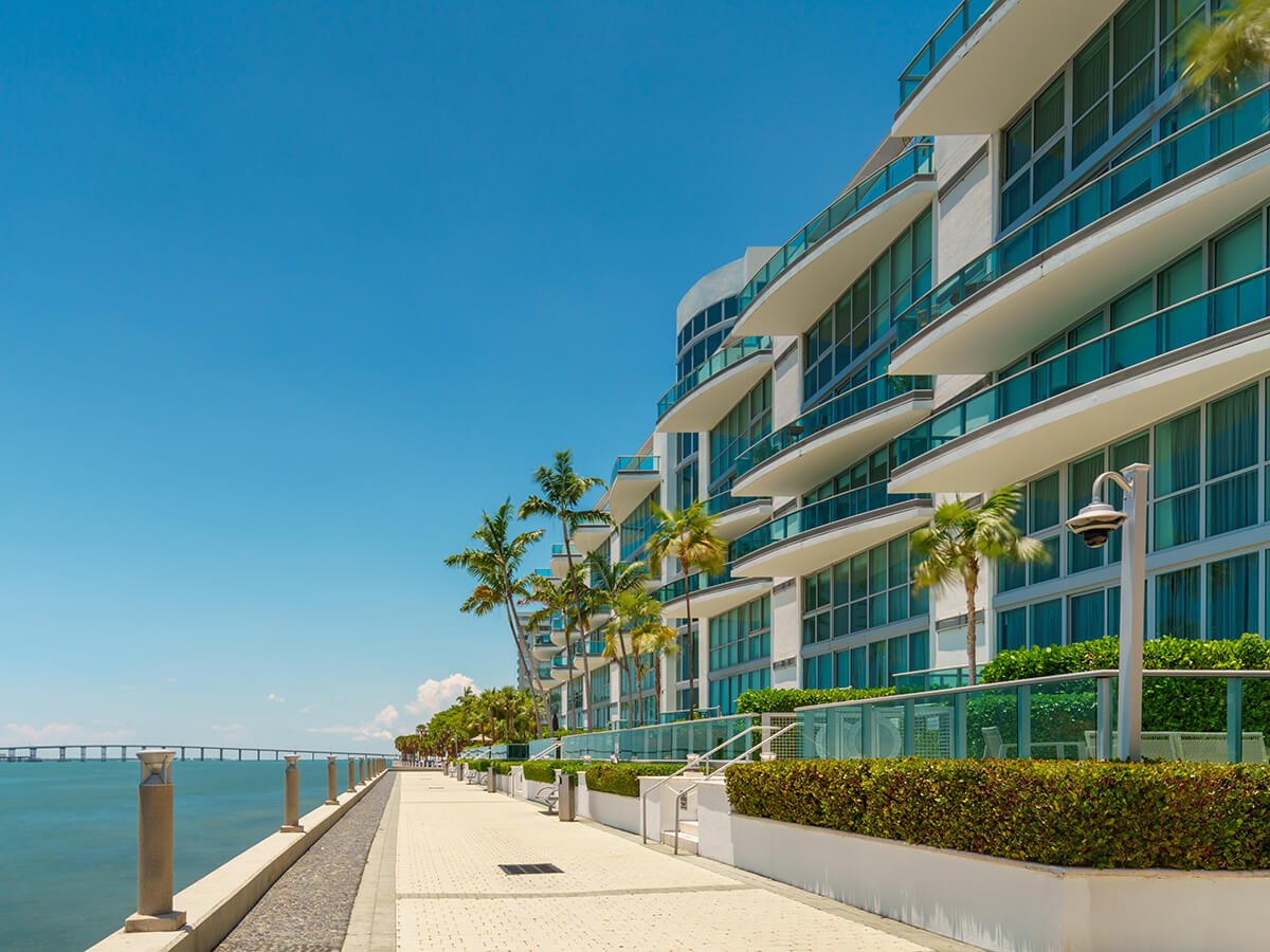 Pedestrian-walkway-in-Brickell