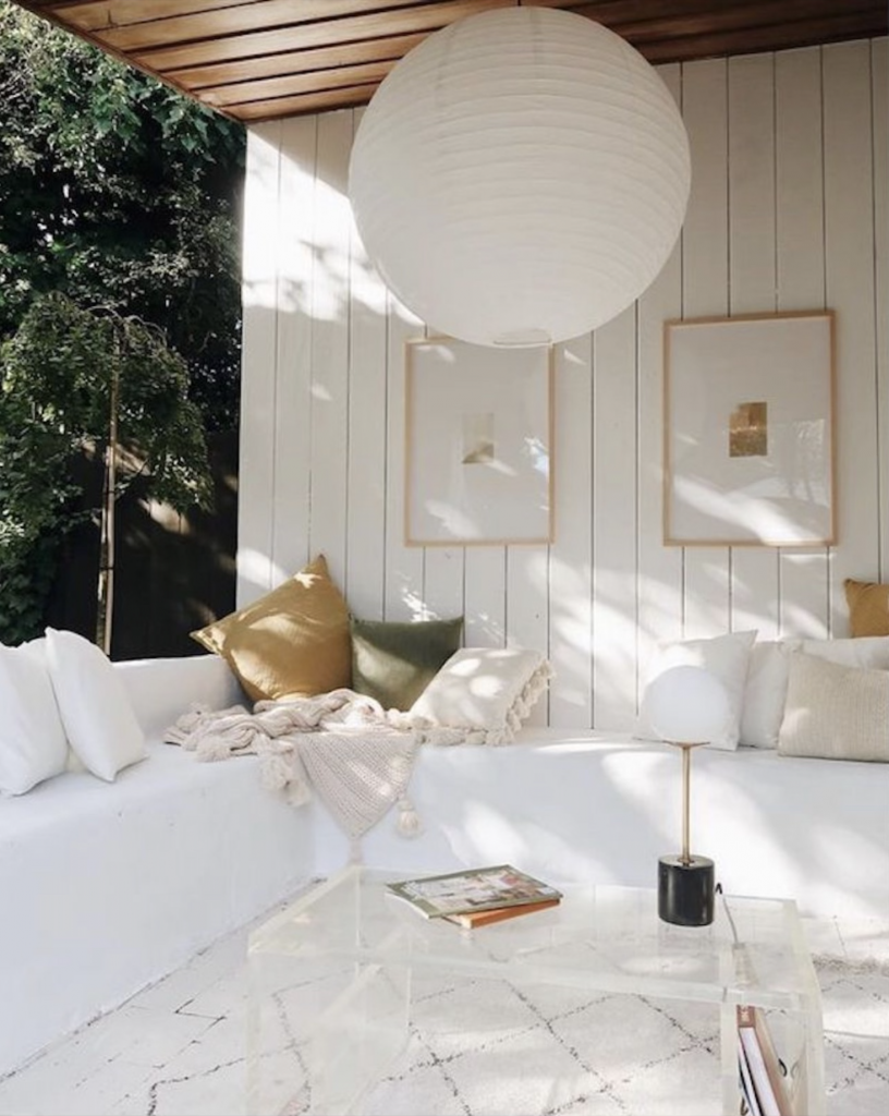 Sphere paper lights are a Japandi staple. Also organic cotton linens contribute to the Style of Japandi