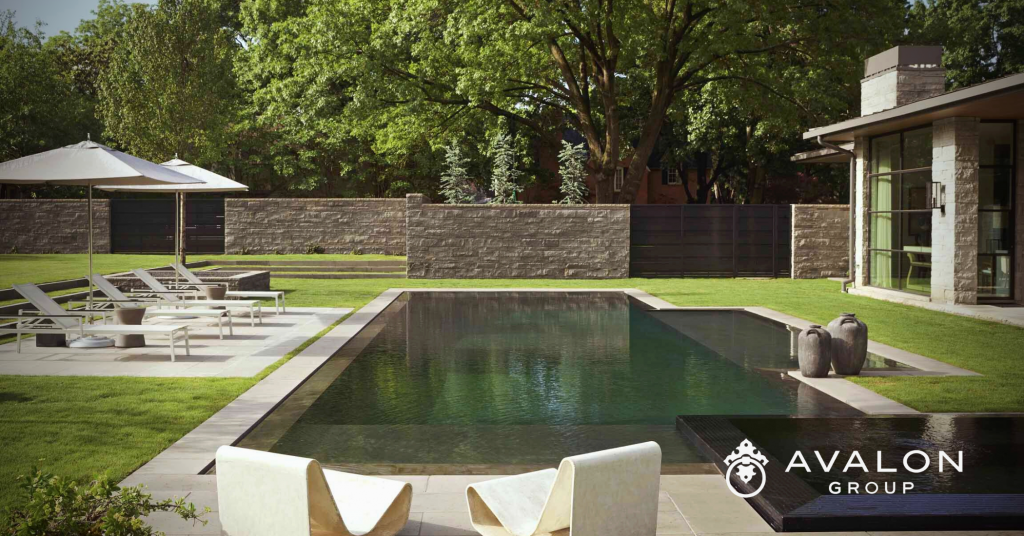 Grassy decks are a way to create more organic feel to the pool space. Additionally, it creates softness next to the pool.