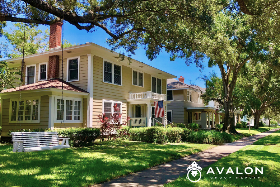 🌴 Best Neighborhoods in St Petersburg FL for 2026 Local Realtor’s Updated Guide Old Northeast picture shows a yellow and white trim historic bungalow home with a tree swing in the front yard.