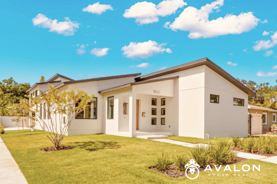 Best Neighborhoods in St Petersburg FL for 2026 Local Realtor’s Updated Guide Live Oaks Neighborhood Modern Japandi Designed Home with Cream Stucco and black windows.