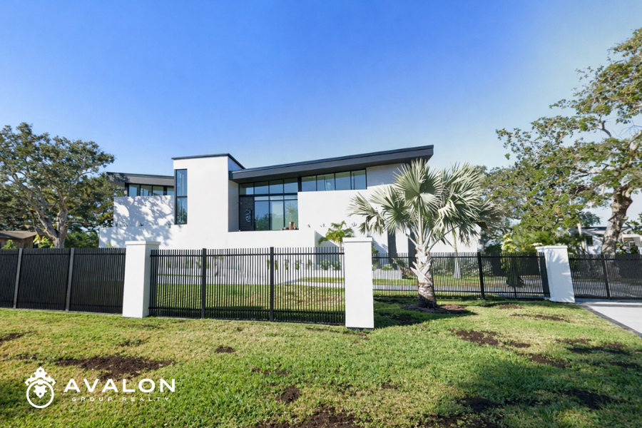 Jungle Terrace St. Petersburg modern home with spacious lots and buyer-friendly opportunities in the 2026 real estate market.