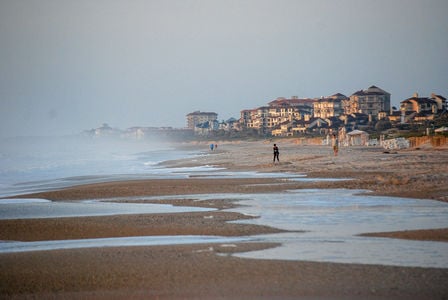 BEACH LOVERS