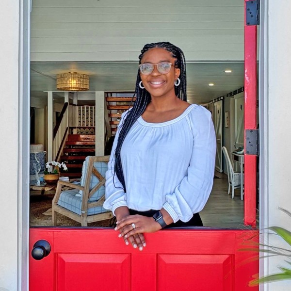 Destini Headshot for bio page