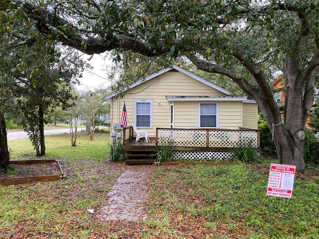 Photo of an as-is home in Fernandina Beach, Florida that may need repairs prior to closing.