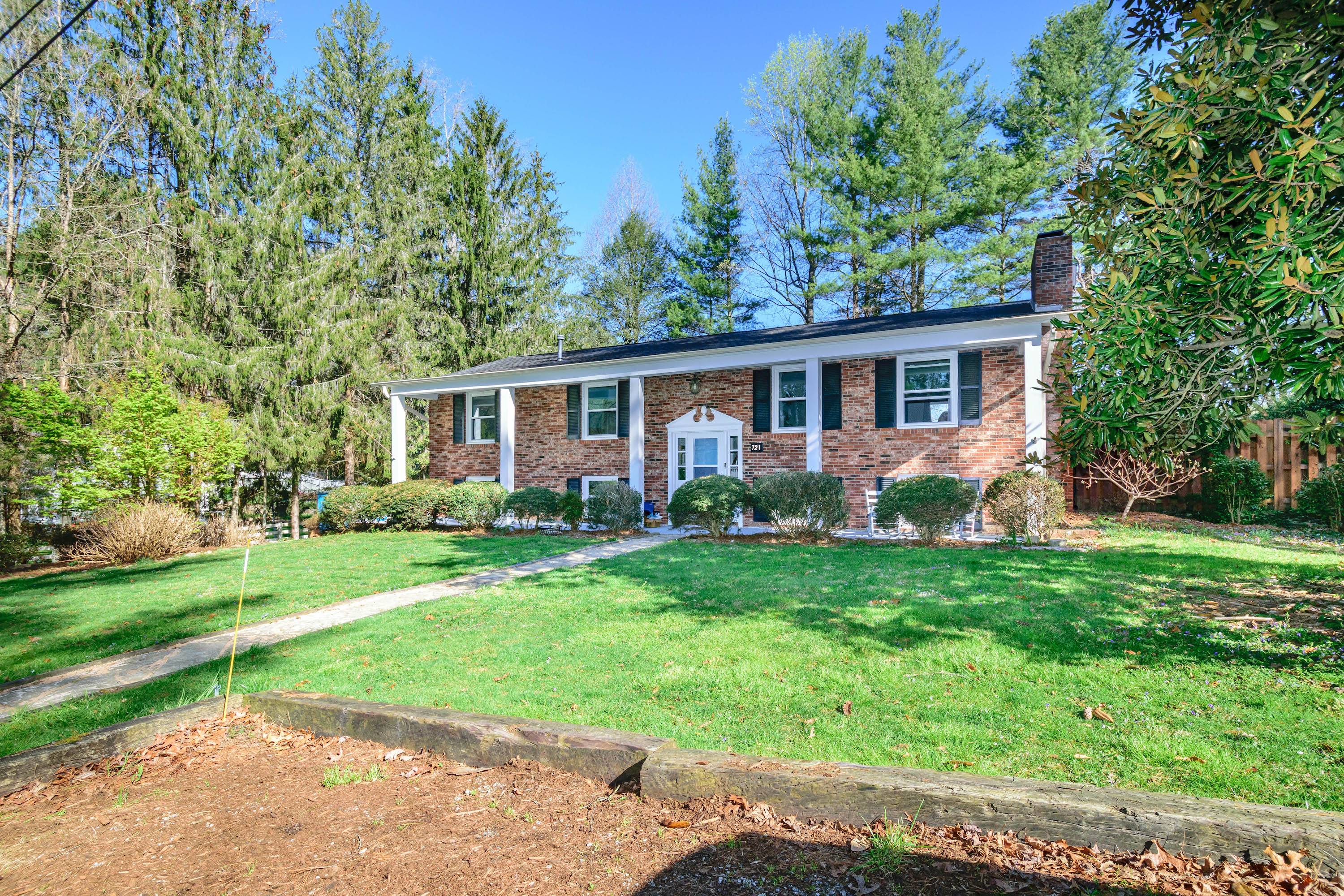 721 E Pineview Drive, Hendersonville NC 28739
