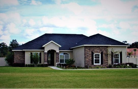 HOMES WITH LARGE LOTS