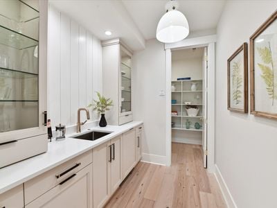 029-Walk in Pantry With Scullery