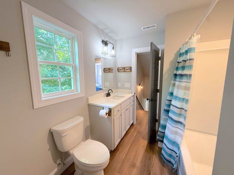 Full bathroom with tub shower combination in Chester SC home.
