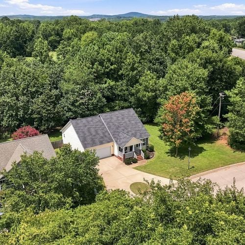 2010 Mallard Creek Drive: Perfect for Enjoying South Carolina Lake Life