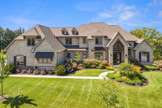 Real Estate between $800K - 1Million