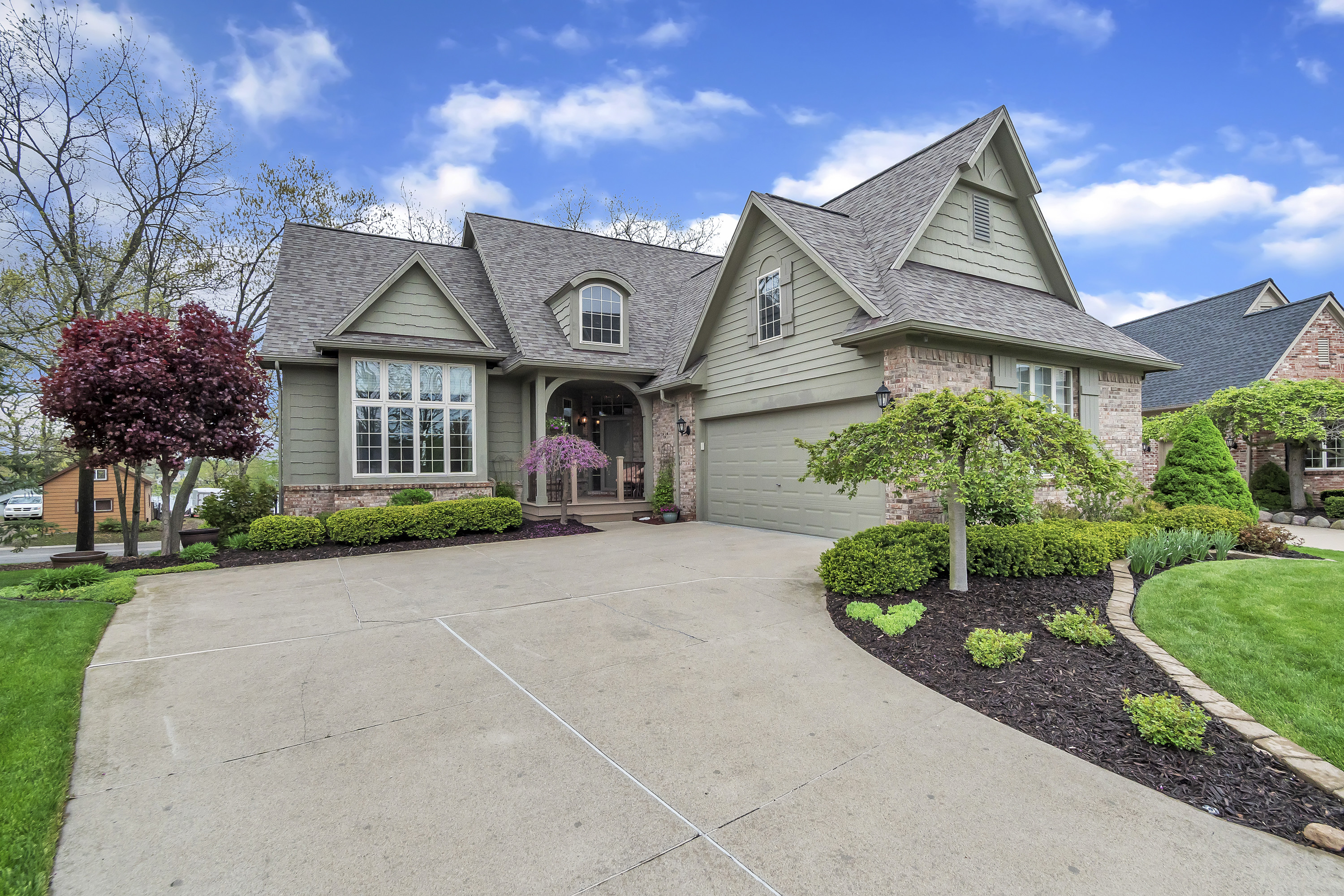 Home in the Villas of Oak Pointe