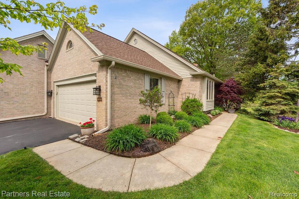 Glen Eagles Condo sales