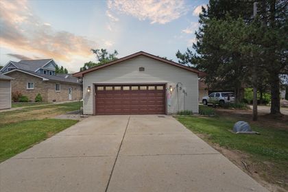 02-8331-Hilton-Rd-Brighton-MI-48114-WindowStill-DTN-02