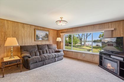 08-8331-Hilton-Rd-Brighton-MI-48114-WindowStill-04