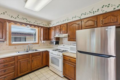 14-8331-Hilton-Rd-Brighton-MI-48114-WindowStill-10