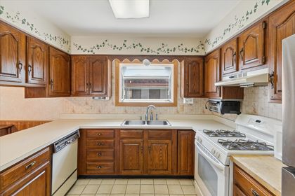 17-8331-Hilton-Rd-Brighton-MI-48114-WindowStill-13