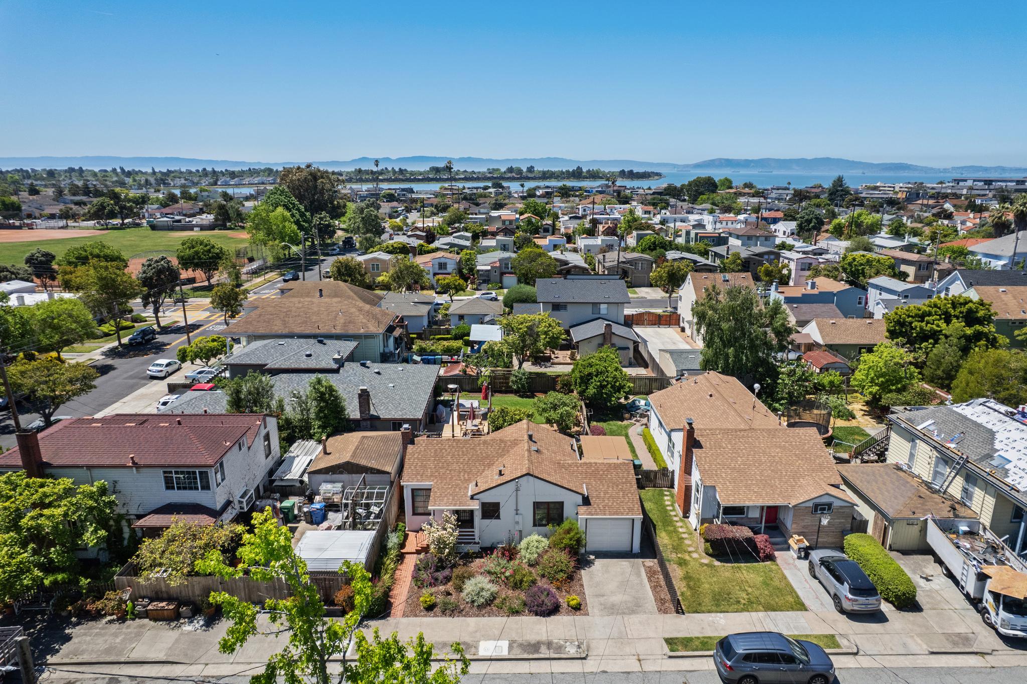 great neighborhood in alameda for commuting